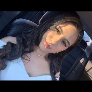 Meet your Posher, Laura